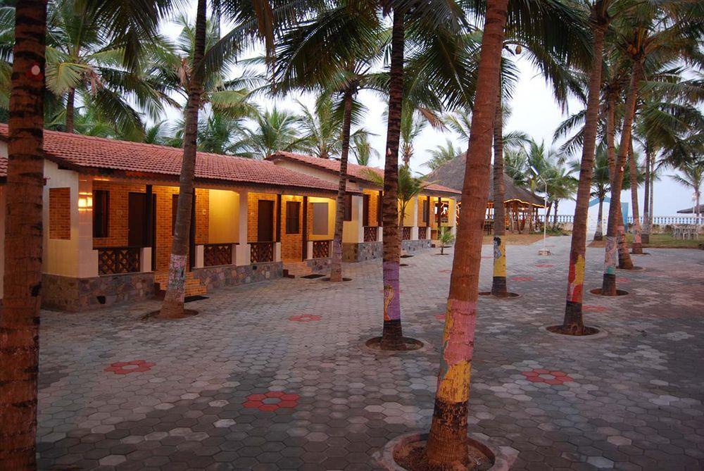 Bluebay Beach Resort Mahabalipuram Exteriör bild